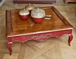 table basse en bois dans le style old Français