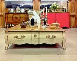 table basse, mobilier exclusif dans le style Louis XV