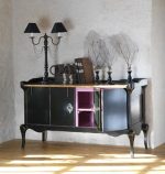 mobilier exclusif pour la maison - une commode antique en bois massif