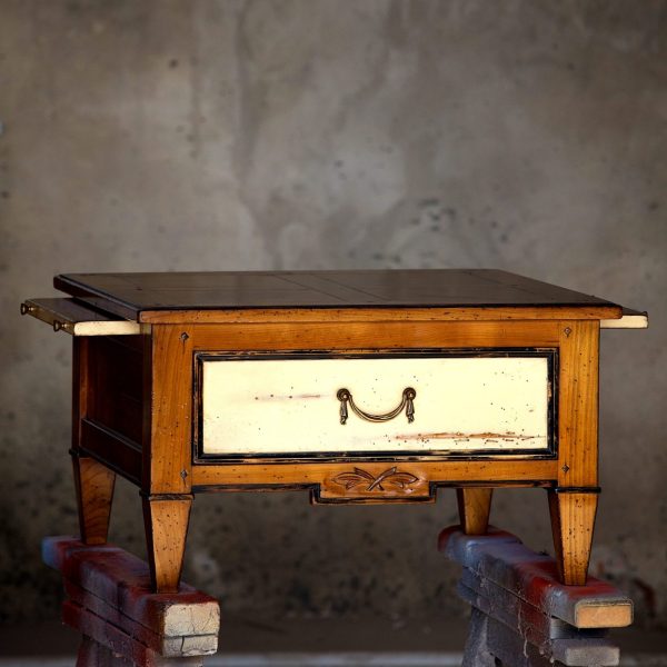 table basse en bois massif avec tiroir