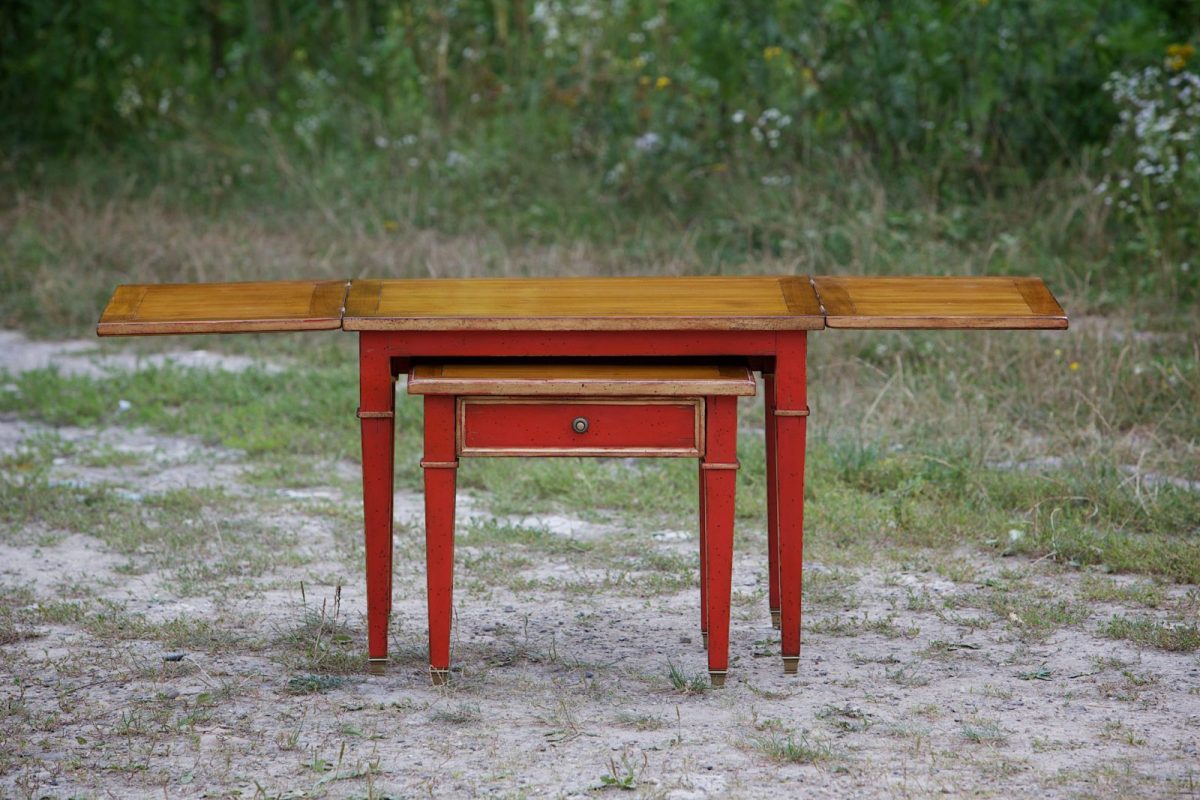 Tables basses - meubles anciens dans le style d’un bureau de directeur