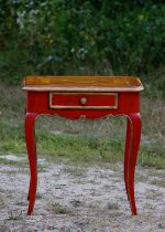 Table basse en bois naturel fabriquée sur commande en Ukraine