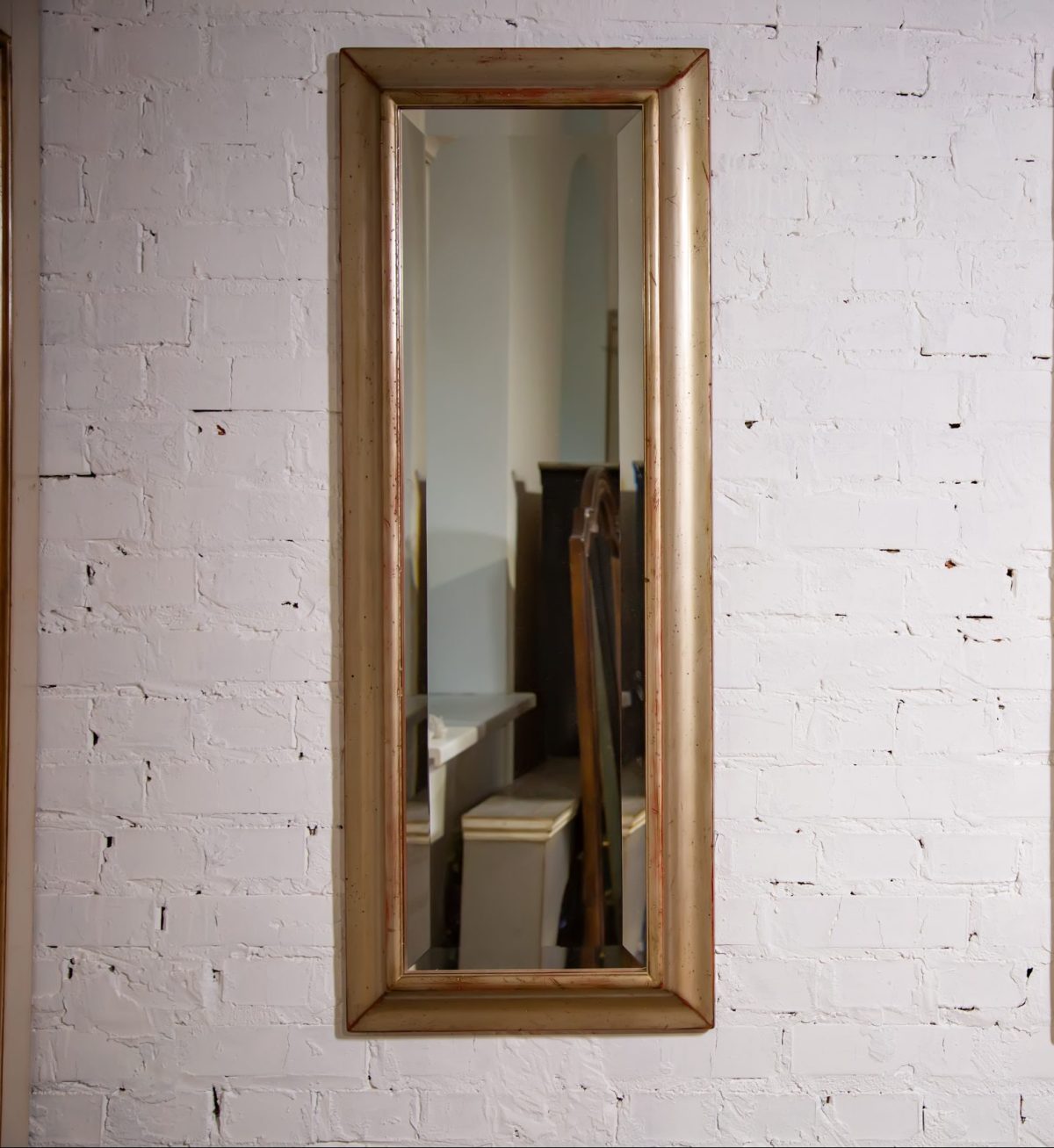 внутрішнє дзеркало з гранем в антикварному дерев'яному каркасі